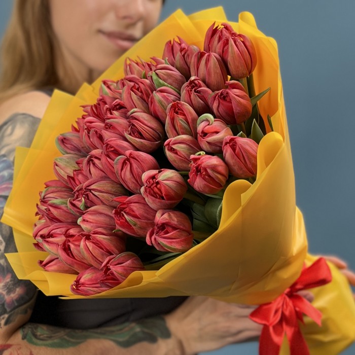 51 красный пионовидный тюльпан  Ред Принц